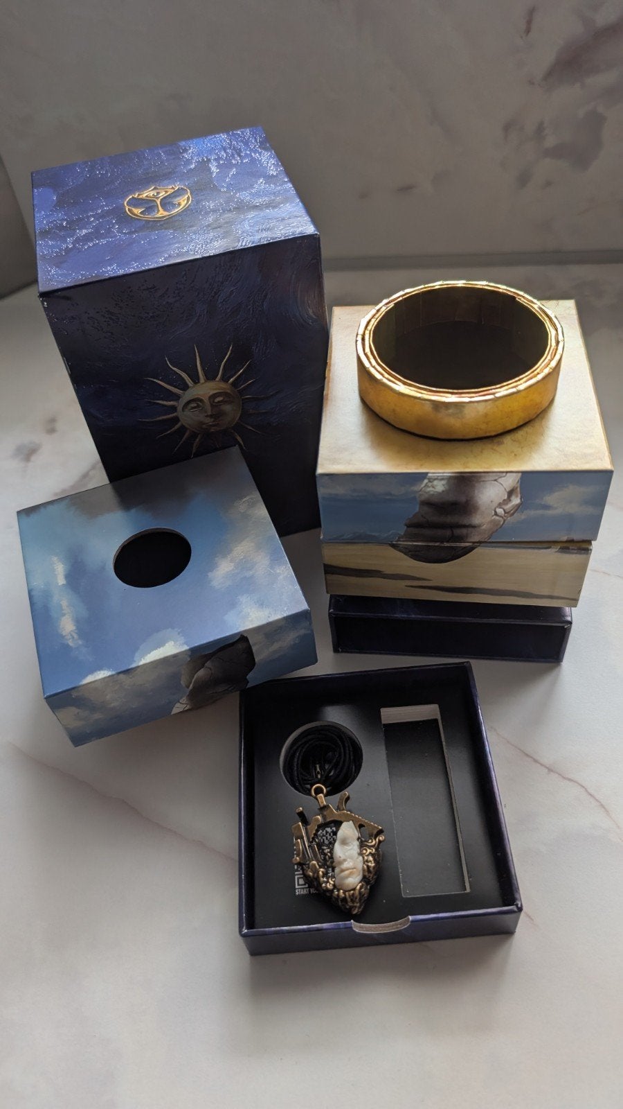 Tomorrowland Treasure case 2026,  1 stuk zonder bandje, Eén persoon