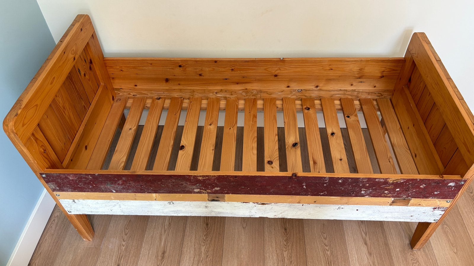 Te koop Pippi junior bed 70x150 sloophout van Piet Hein Eek, Ophalen, 190 cm of minder, Zo goed als nieuw, Hout