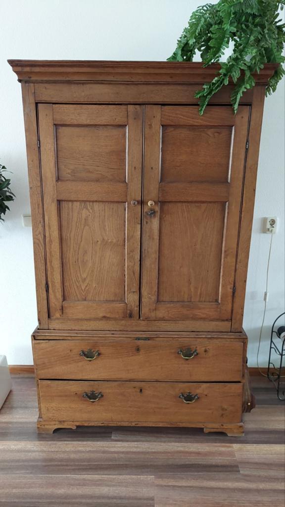 Antiek houten kast / servieskast met slot, Antiek en Kunst, Ophalen