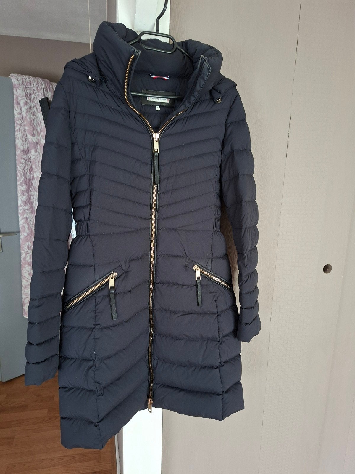 dames winterjas  mt m   tommy hilfiger, Kleding | Dames, Maat 38/40 (M), Zwart, Ophalen of Verzenden, Zo goed als nieuw