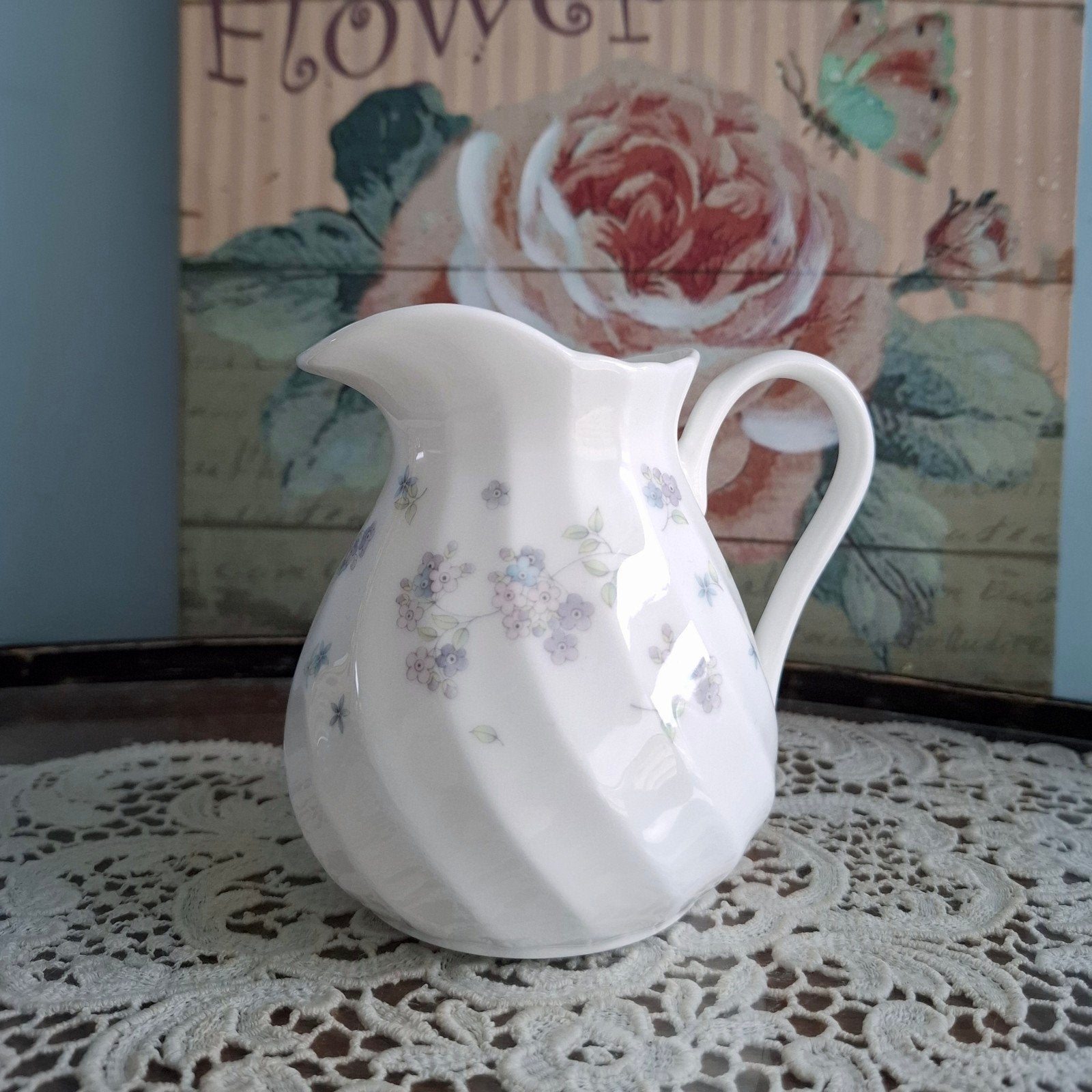Wedgwood 'April Flowers', prachtig roomkannetje, Ophalen of Verzenden