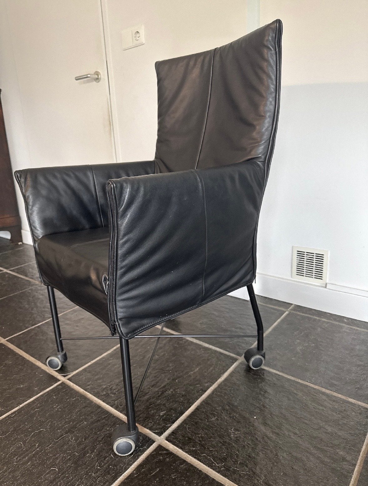 Set van 4 Montis Chaplin eetkamerstoelen - NL design, Huis en Inrichting, Gebruikt, Zwart, Leer, Ophalen of Verzenden