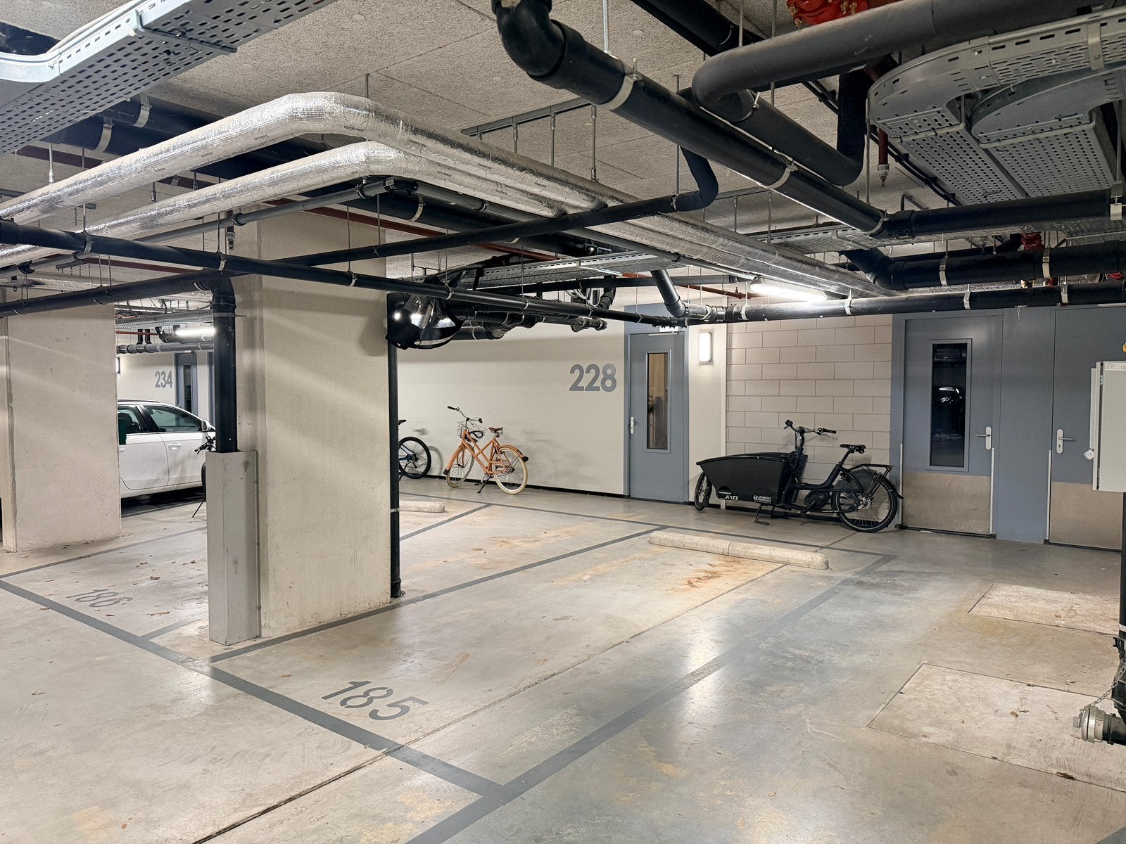 Parkeerplek te huur (Houthavens Amsterdam), Huizen en Kamers, Garages en Parkeerplaatsen, Amsterdam