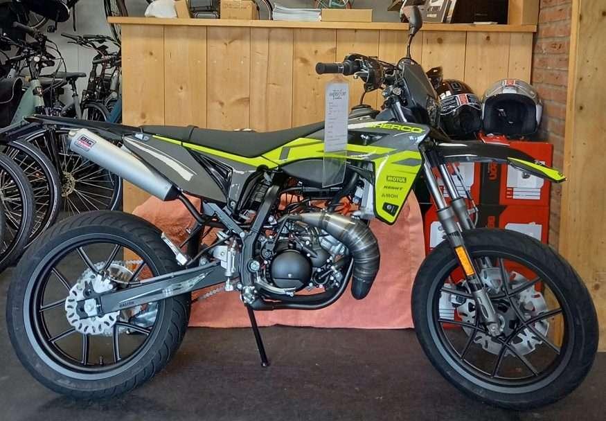 De SHERCO SE50 R is een nieuwe schakelbrommer van SHERCO., Fietsen en Brommers, Maximaal 45 km/u, Niet ingevuld, Nieuw, SHERCO