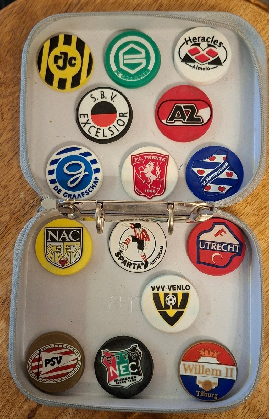 Magneet voetbalclubs zie foto's : kan ook per stuk., Ophalen of Verzenden, Zo goed als nieuw, Overige binnenlandse clubs