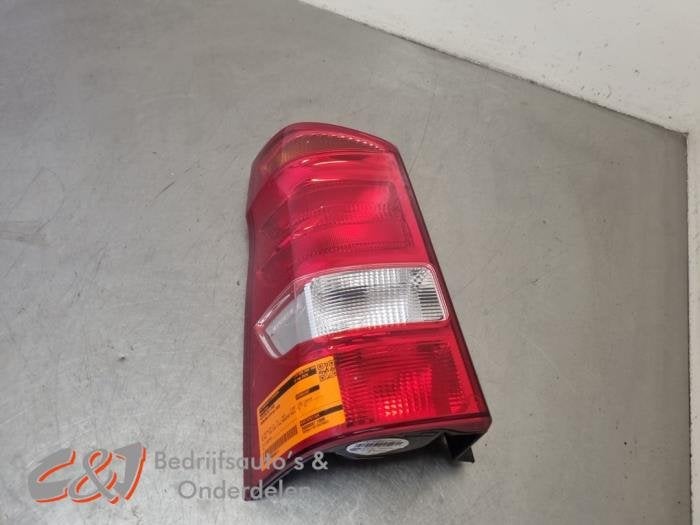 Achterlicht links van een Mercedes Vito