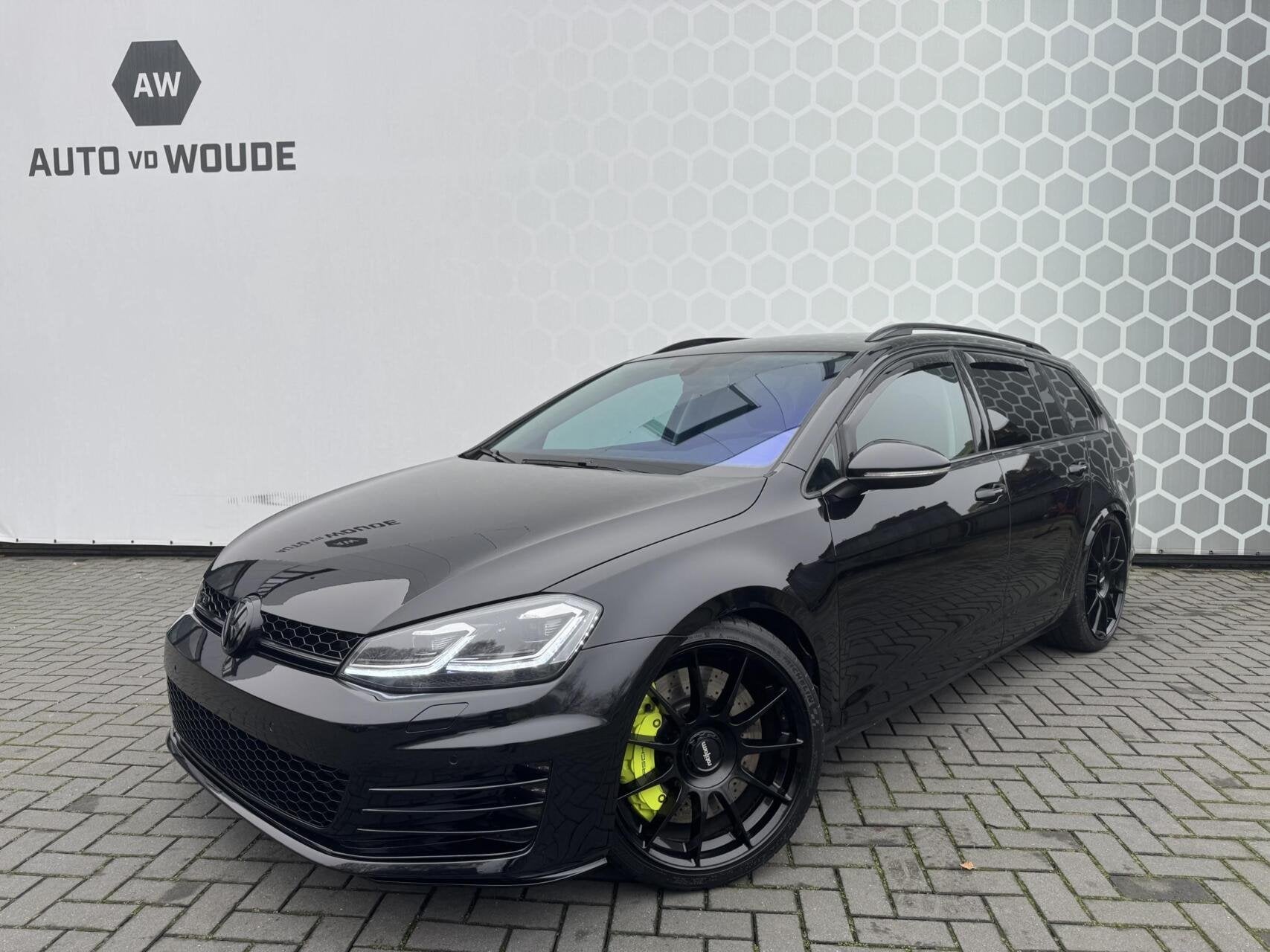 VW Golf Variant 1.6 TDI Highline Porsche remmen Airride Led, Voorwielaandrijving, Gebruikt, 4 cilinders, Zwart