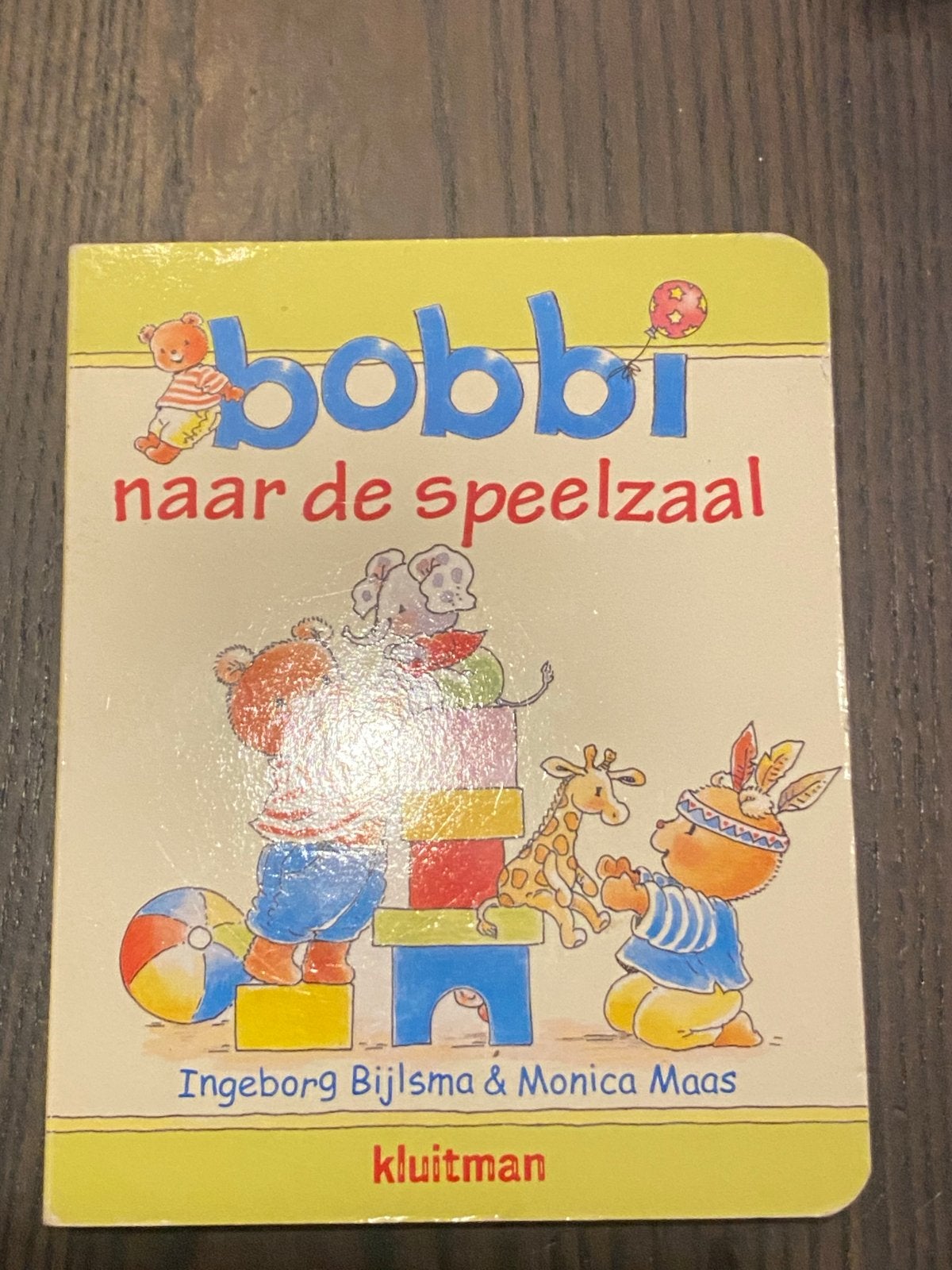 Bobbi naar de speelzaal - Hardcover kinderboek, Fictie algemeen, Jongen of Meisje, Ophalen of Verzenden, Zo goed als nieuw