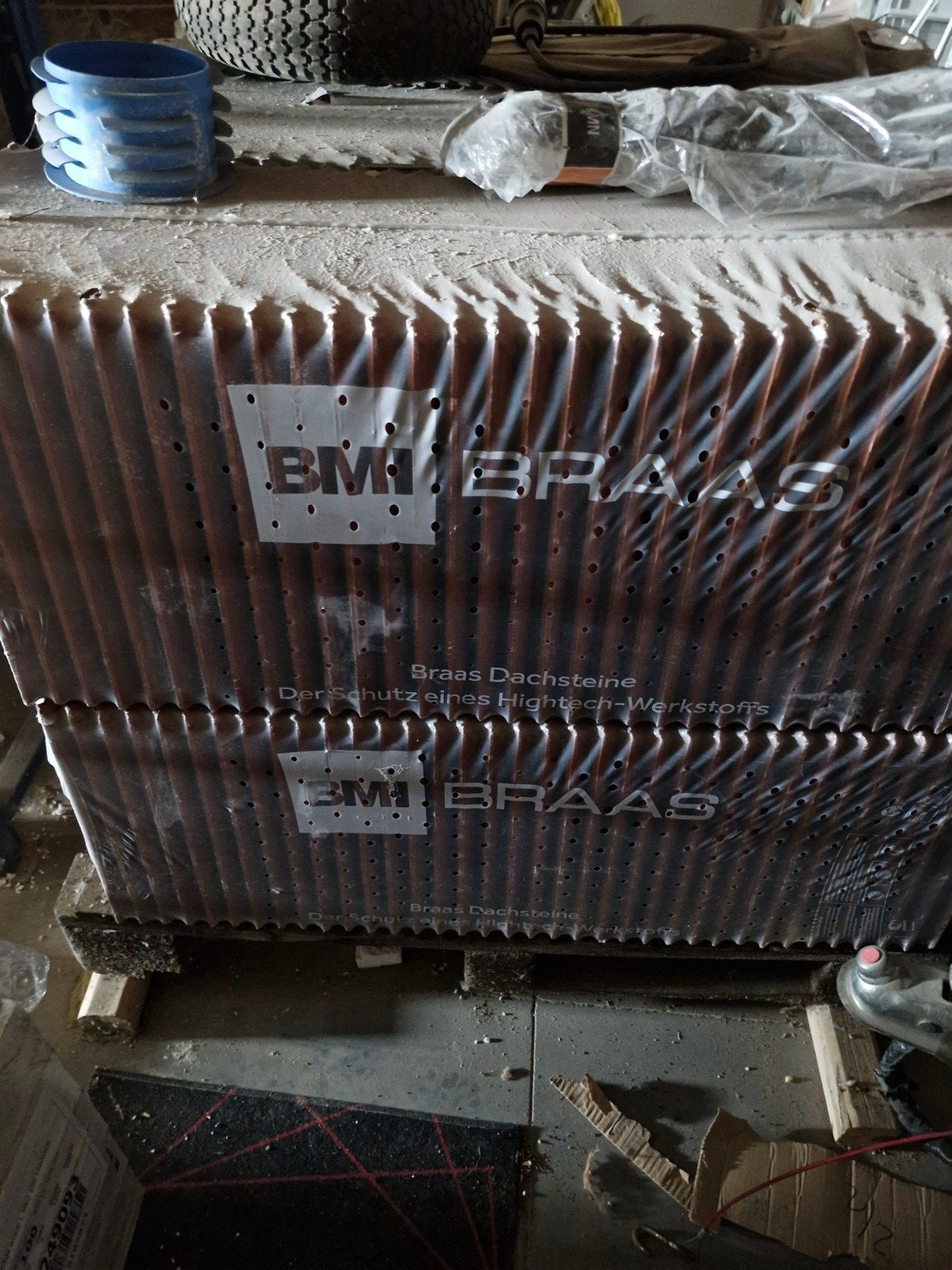Volle pellet !!!Nieuwe BMI Braas Dakpannen - Hoge Kwaliteit, Steen of Klei, Zwart, Nieuw, Ophalen of Verzenden