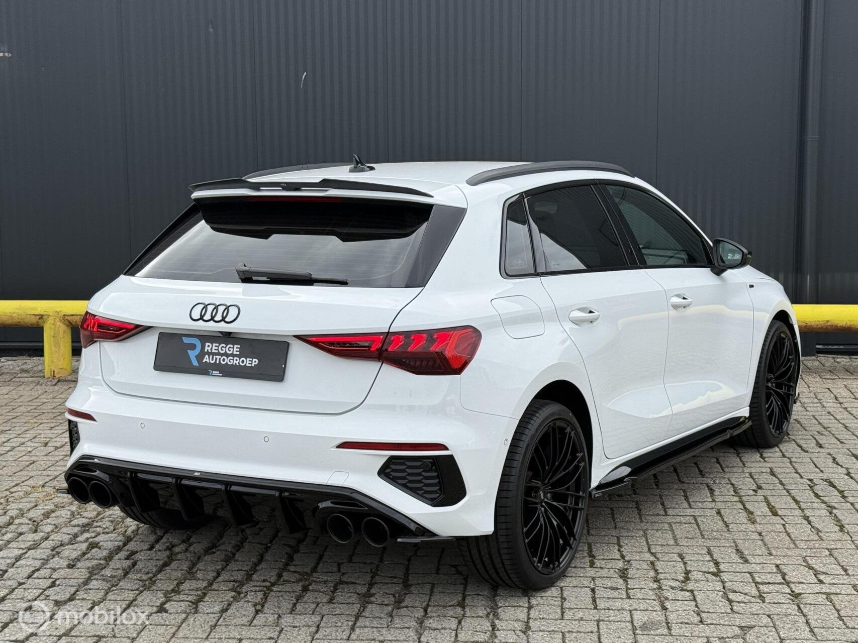 Audi A3 Sportback 30 TFSI S-Line MAXTON | S3 PAKKET | ABT, Gebruikt, Automatische klimaatregeling, Wit, Leder