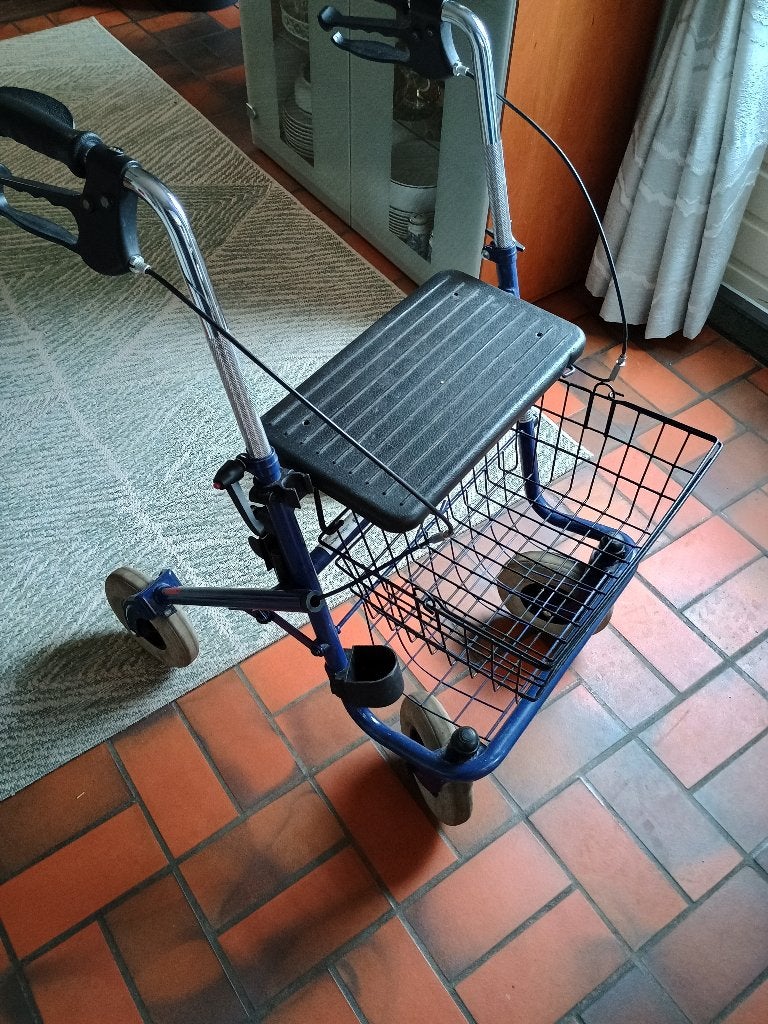 Rollator   blauw, Ophalen, Opvouwbaar, Gebruikt