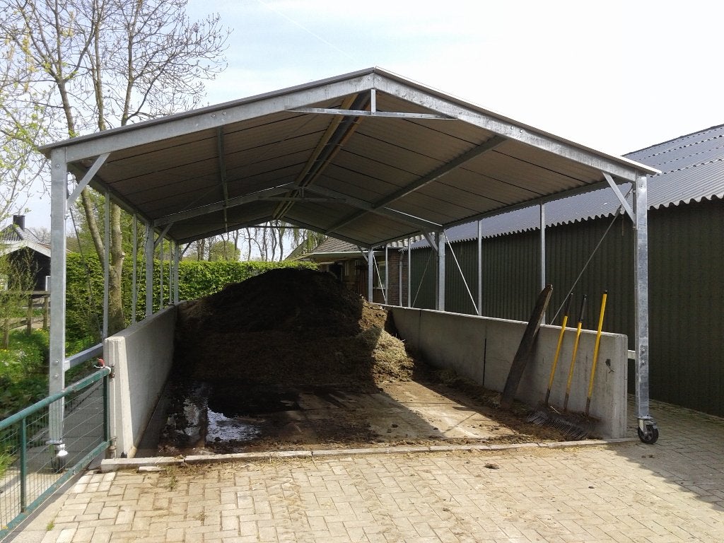 Sleufsilo Overkappingen, Weidegang, 4 paarden of pony's of meer