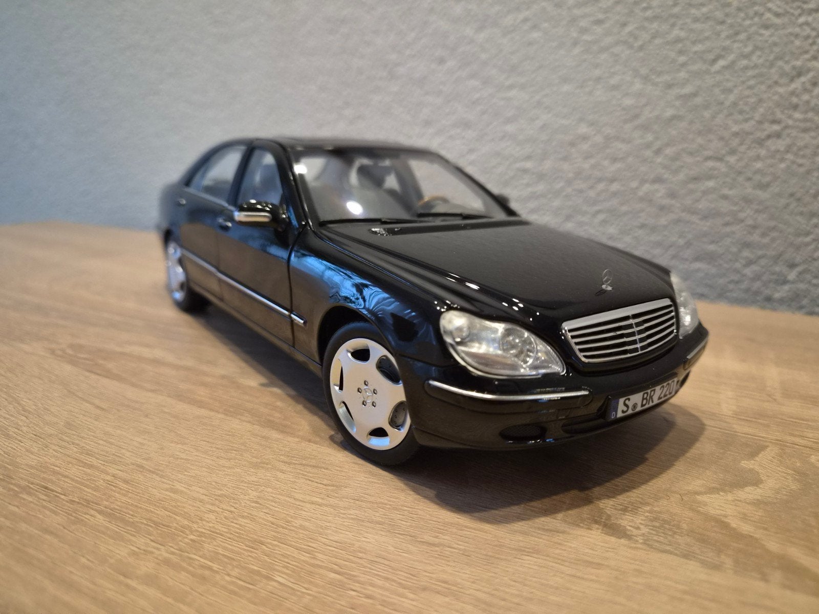 Mercedes S Klasse W220 zwart 1:18 Norev S600 V12 S-Class, Hobby en Vrije tijd, Modelauto's | 1:18, Ophalen of Verzenden, Zo goed als nieuw