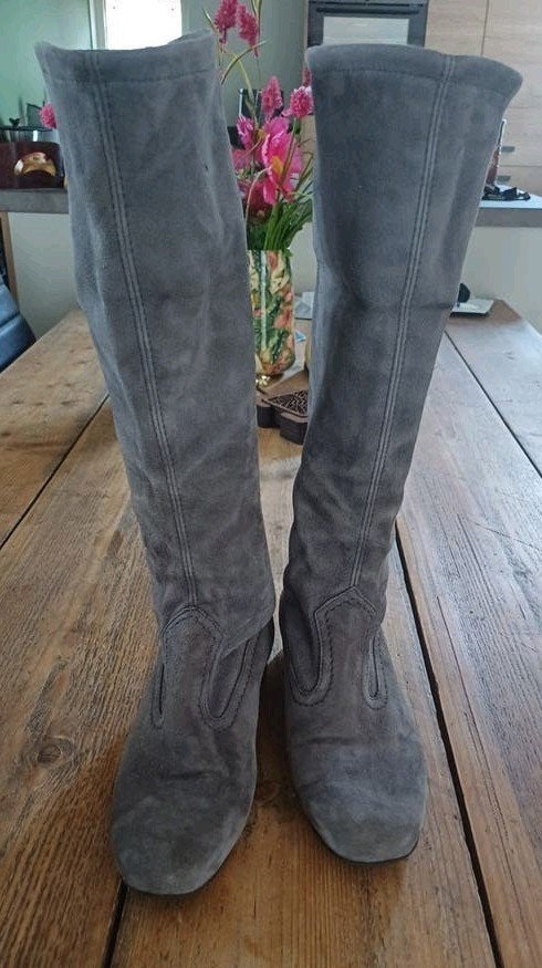 Peter Kaiser suède laarzen - Maat 37.5, Kleding | Dames, Peter Kaiser, Hoge laarzen, Ophalen of Verzenden, Grijs