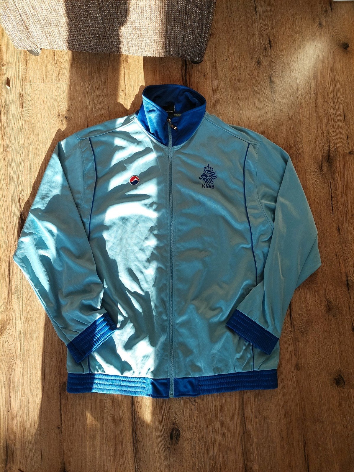 Vintage KNVB Montana Trainingsjas - Maat XL, Kleding | Heren, Jassen | Zomer, Montana, Blauw, Maat 56/58 (XL), Ophalen of Verzenden