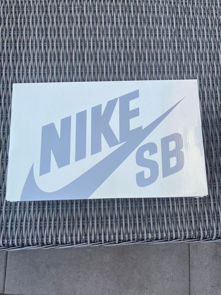 Supreme Nike sb dunks maat 42, Zwart, Nieuw, Ophalen of Verzenden, Sneakers of Gympen