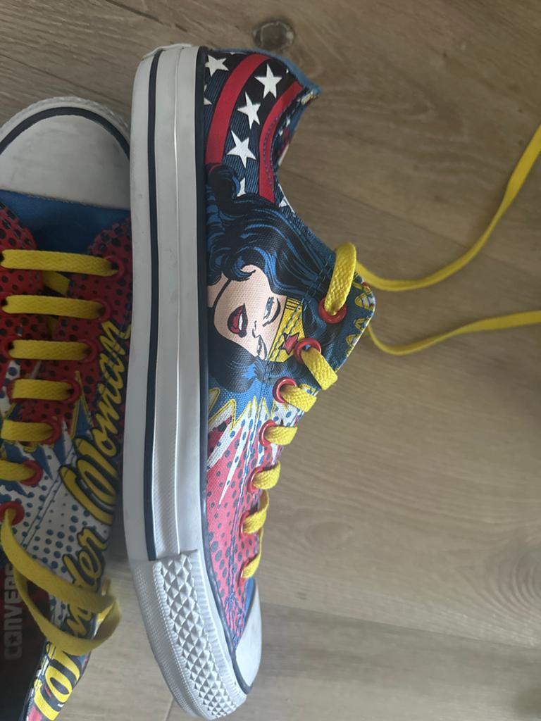 Converse All Star Low WONDER WOMAN - Maat 42,5, Overige kleuren, Ophalen of Verzenden, Sneakers of Gympen, Zo goed als nieuw