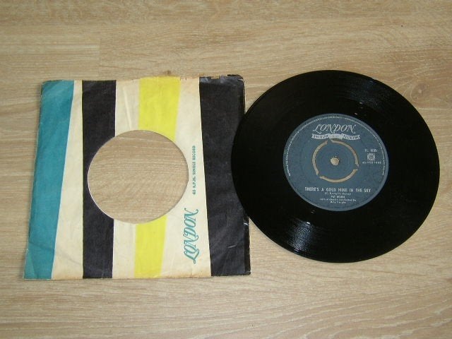 Jukebox Single Pat Boone - There's a gold mine in the sky, Verzenden, 7 inch, Zo goed als nieuw, Pop