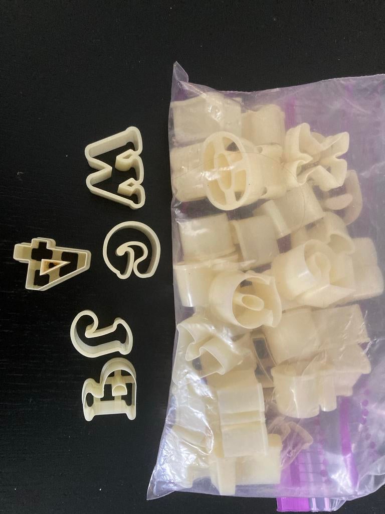 Steekvormen letters, cijfers & taart decoratie set, Ophalen of Verzenden, Gebruikt, Taarten, Versiering