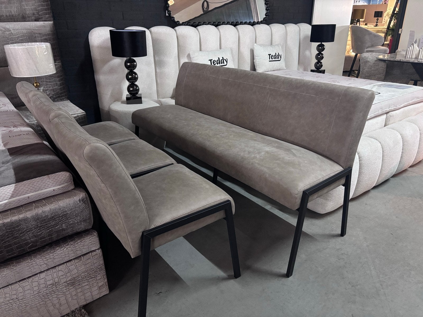 Eetbank met 3 stoelen - Showroom opruiming, Overige kleuren, Drie, Ophalen of Verzenden, Zo goed als nieuw
