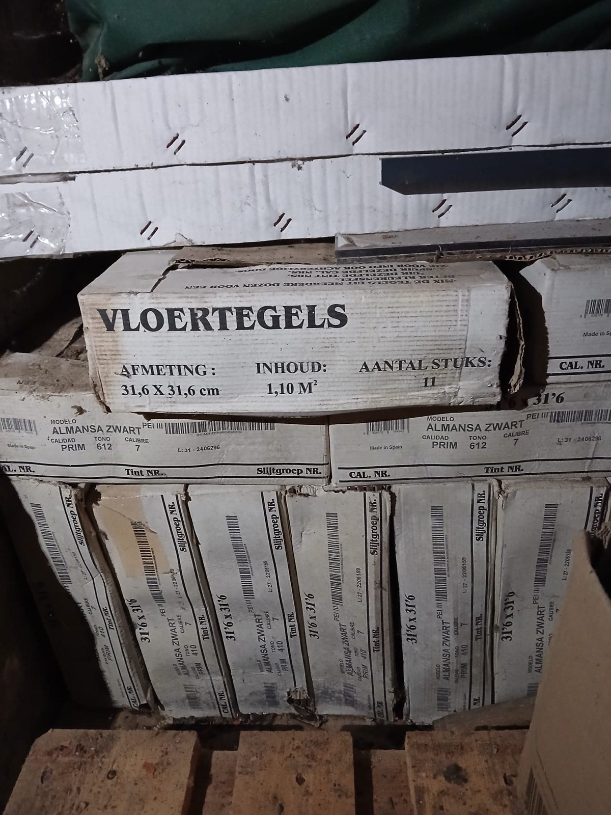 Zwarte Vloertegels - 31,6 x 31,6 cm - 1,10 m² per doos, Doe-het-zelf en Verbouw, Tegels, Ophalen, Keramiek, Nieuw, 20 tot 40 cm