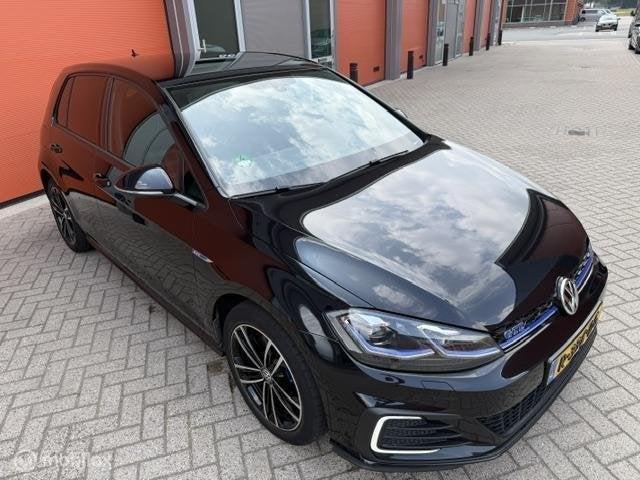 Foto 13 van Volkswagen Golf 1.4 TSI PHEV GTE BJ 12-12-2018 KM NAP EXTR