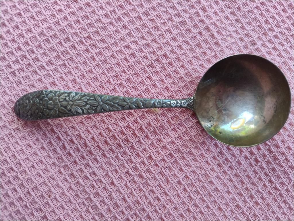 zilveren saus lepeltje  15 gram met bloemen op het steeltje, Ophalen of Verzenden, Zilver