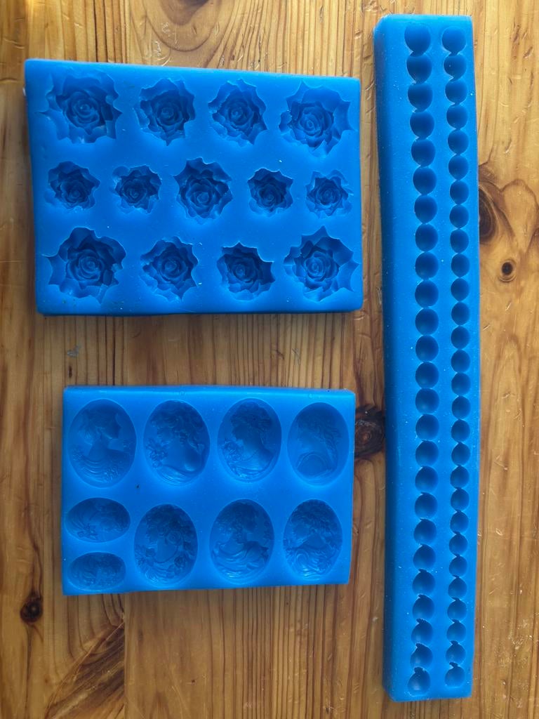 3 blauwe siliconen mallen voor taart decoratie, Ophalen, Gebruikt, Taarten of Cupcakes, Versiering