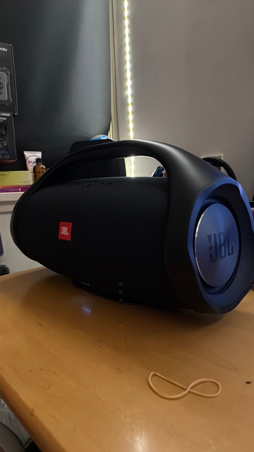GEZOCHT. Nette jbl boombox 1, Ophalen of Verzenden, Zo goed als nieuw, Subwoofer, JBL