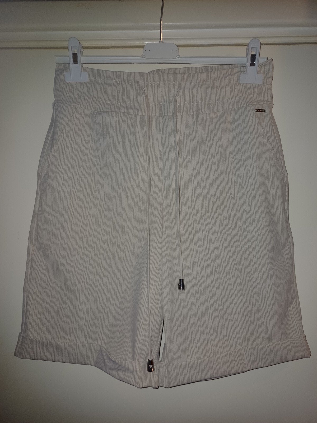 Mi Piace Bermuda KIT Structure Print Shorts XS en S, Mi Piace, Kort, Beige, Onbekend