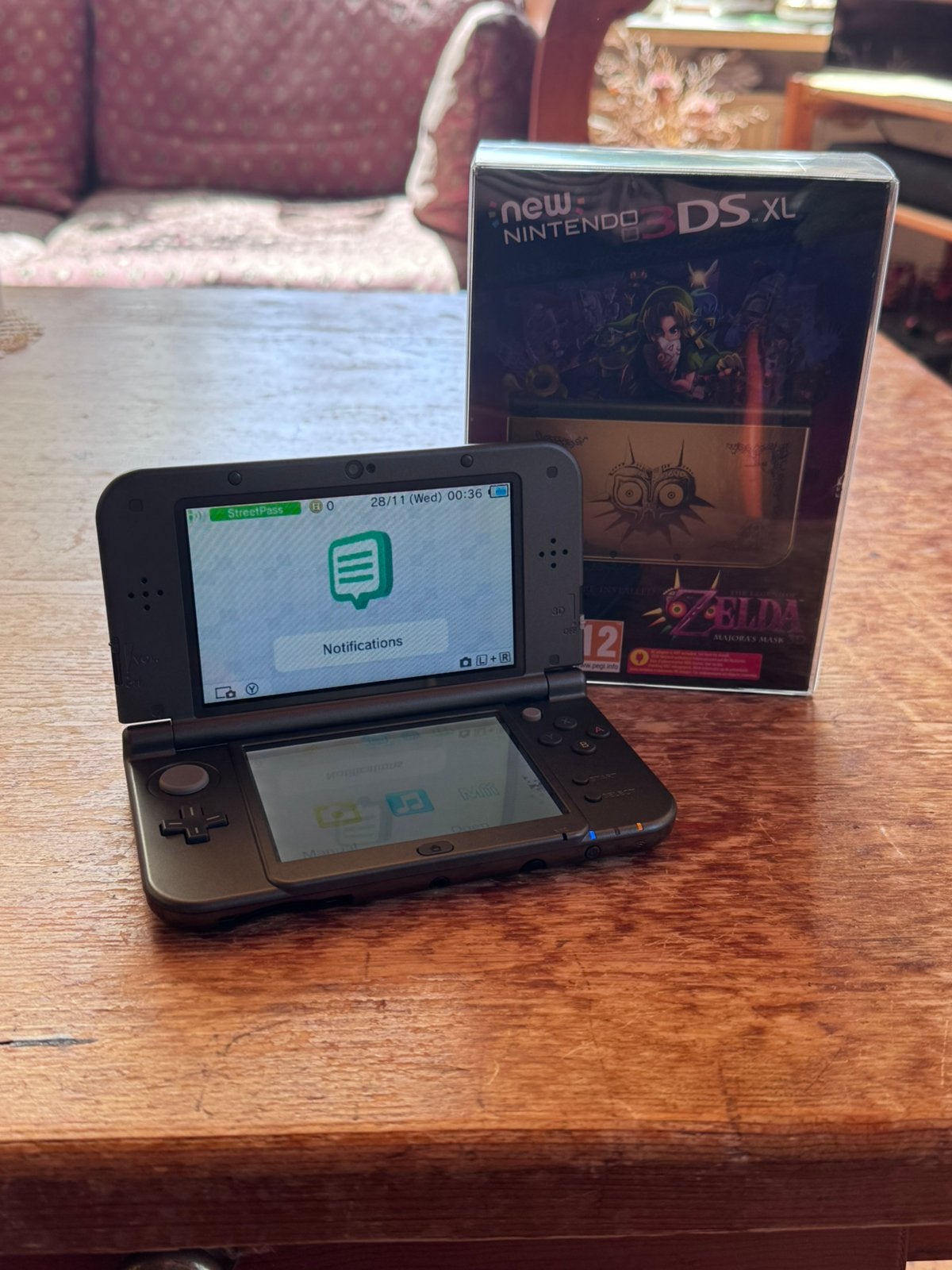 New Nintendo 3DS XL - Zelda: Majora's Mask Limited Edition, Ophalen of Verzenden, Zo goed als nieuw, Zwart