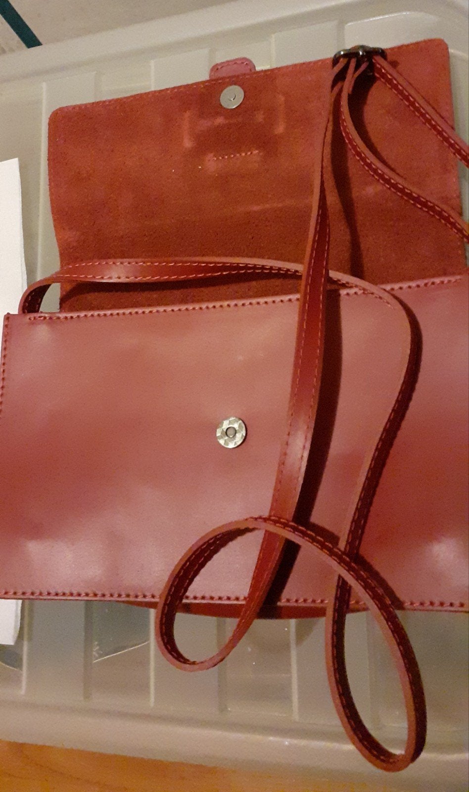 rode leren schouder tas komt uit italie nieuw, Sieraden, Tassen en Uiterlijk, Ophalen of Verzenden, Zo goed als nieuw, Rood, Schoudertasje