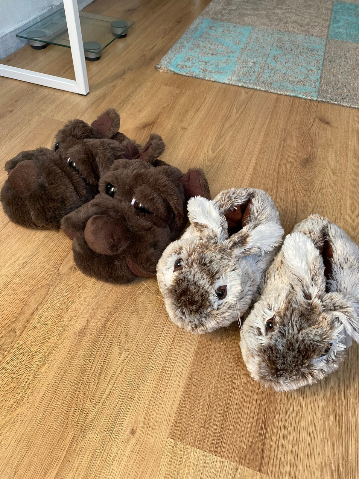Dierenpantoffels 2 paar mt 38-40, Ophalen of Verzenden, Zo goed als nieuw, Bruin, Pantoffels of Sloffen