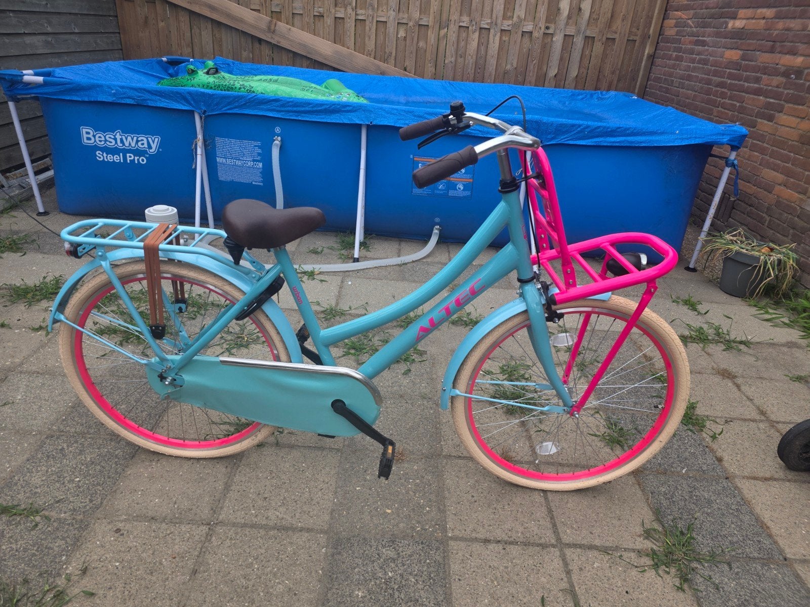 Altec kinderfiets 26 inch met voordrager en terugtraprem, 26 inch of meer, Terugtraprem, Altec, Gebruikt