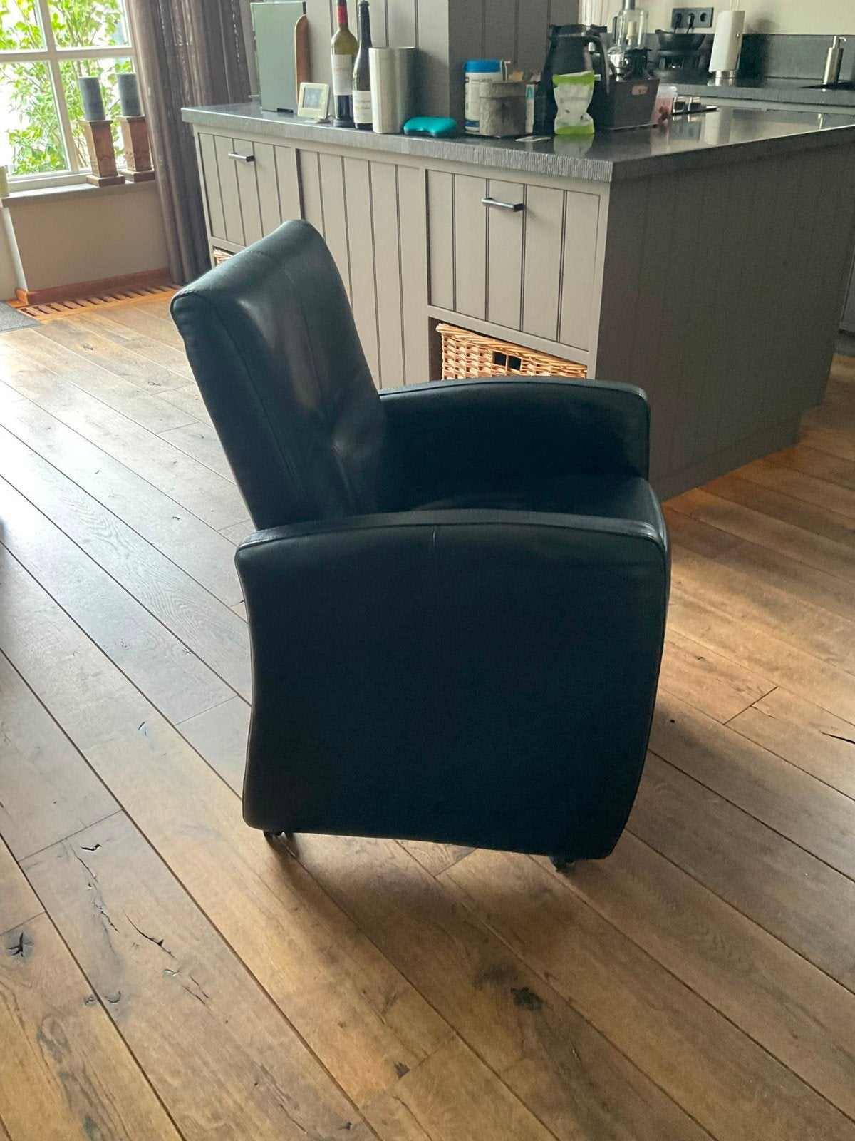 6 leren zwarte stoelen op wieltjes, vanaf zondag ophalen, Ophalen, Gebruikt, Zwart