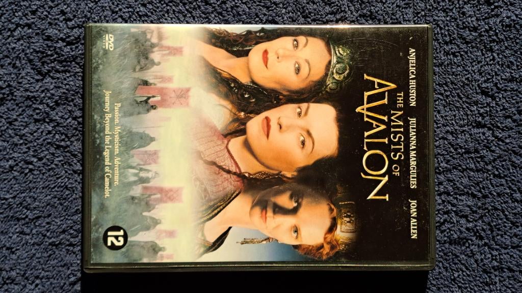 The Mists of Avalon "Anjelica Huston", Alle leeftijden, Ophalen of Verzenden, Zo goed als nieuw