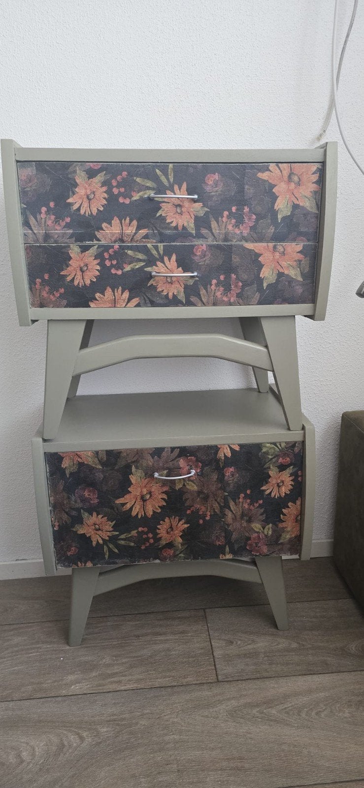 Twee retro gepimpte nachtkastjes - man en vrouw, Ophalen, Gebruikt, Minder dan 45 cm, 55 tot 70 cm