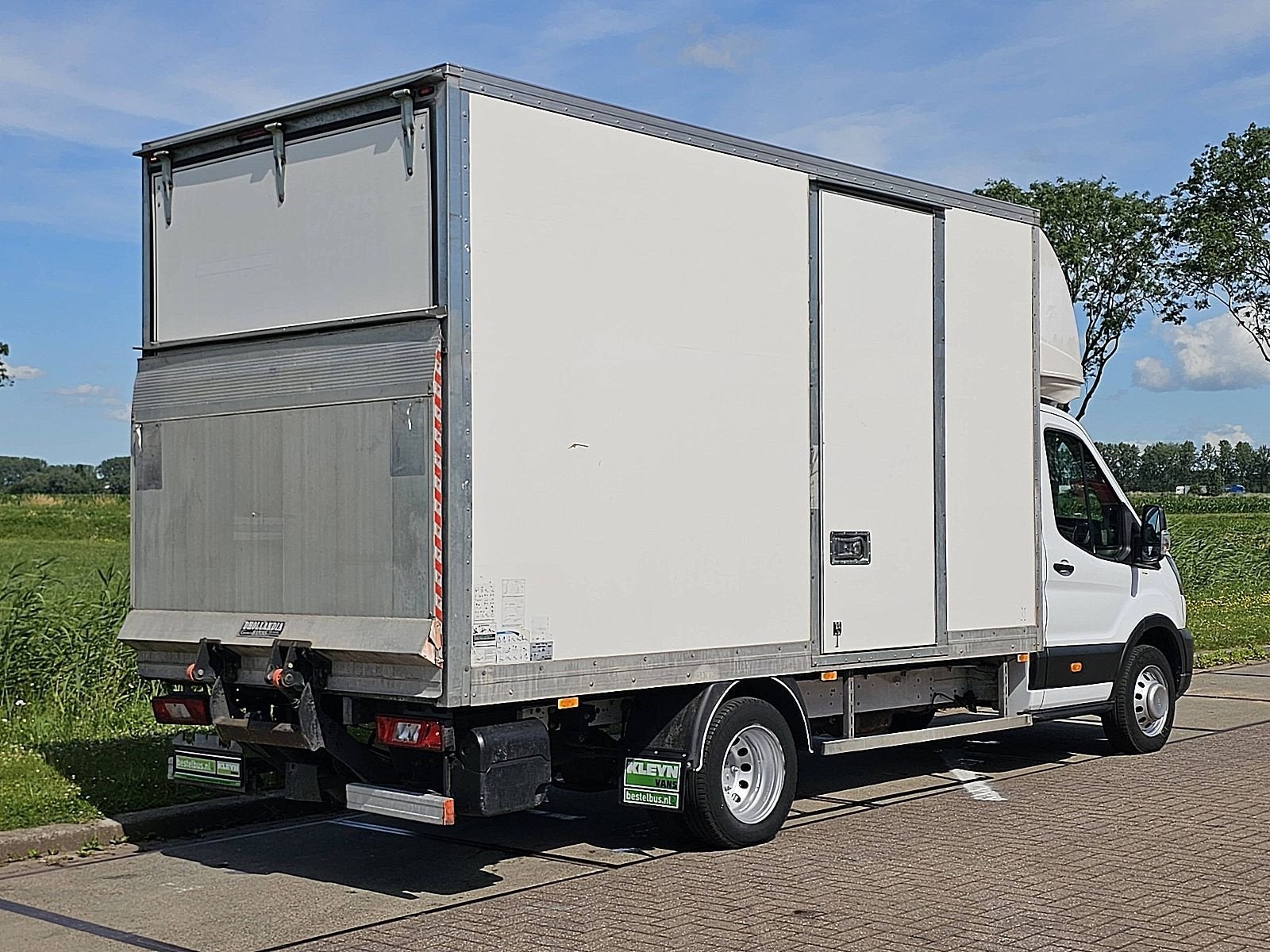 FORD TRANSIT 2.0 bakwagen laadklep!, Auto's, Gebruikt, Euro 6, Wit, Bedrijf