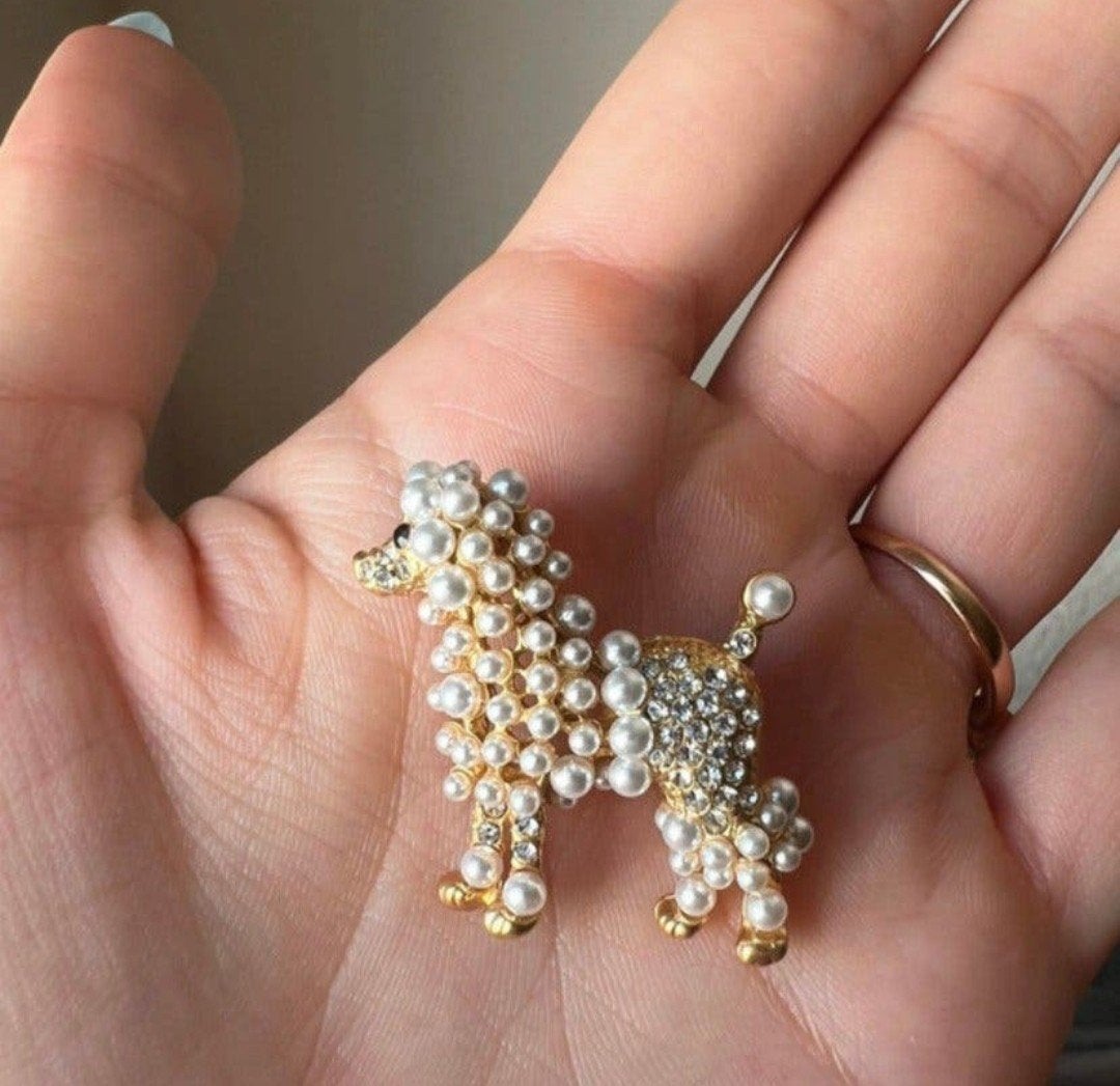Vintage Poedel Broche met Parels en Strass, Overige materialen, Ophalen of Verzenden, Amersfoort, Heavenlysoap1975@hotmail.com