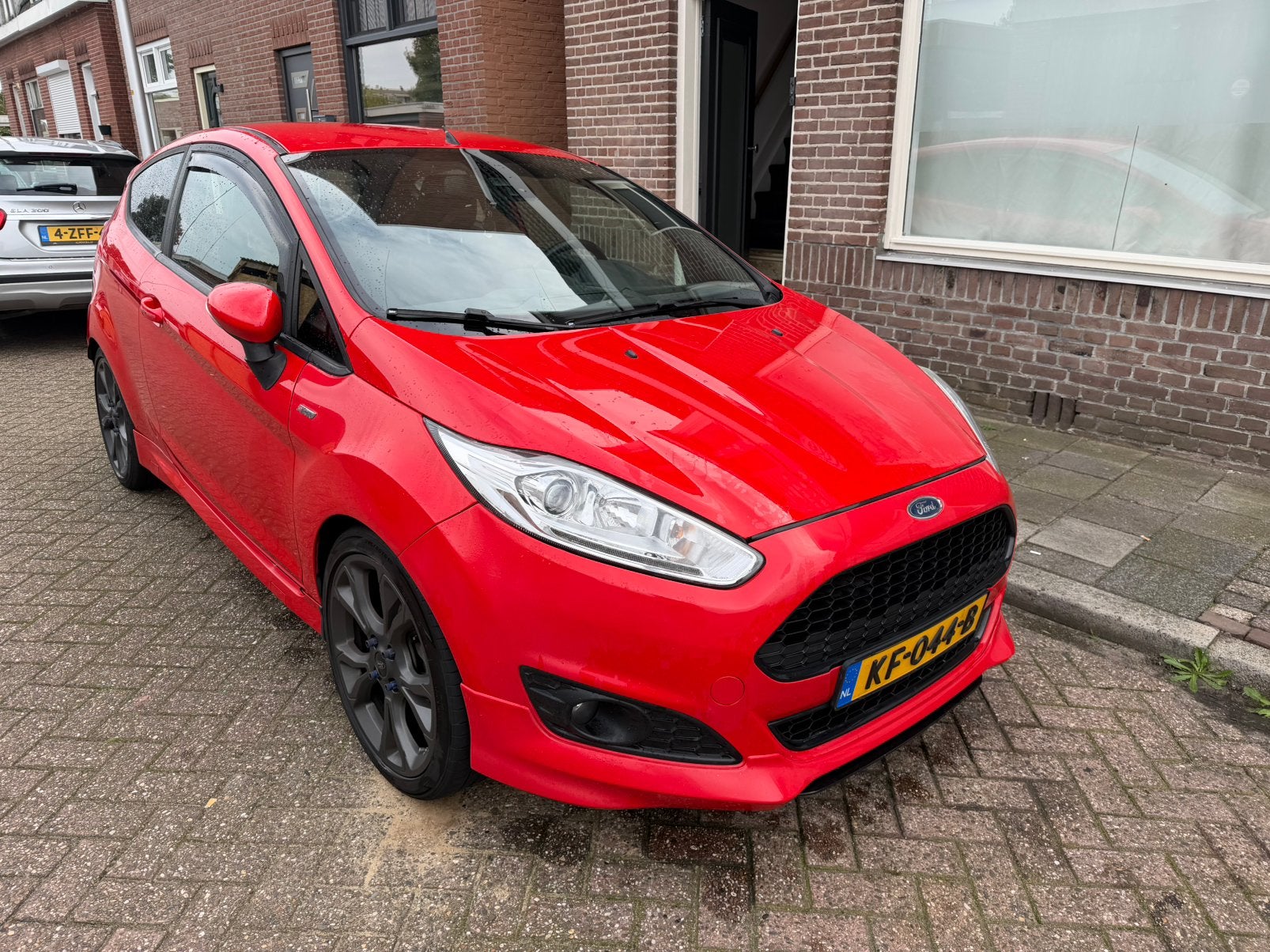 Ford Fiësta 1.0 92KW/125PK 3D 2016 Rood, Voorwielaandrijving, 40 €/maand, 23 km/l, Origineel Nederlands