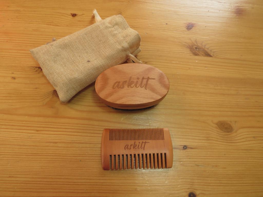 askilt baard borstel en kam perenhout, Ophalen of Verzenden, Zo goed als nieuw, Kam of Borstel