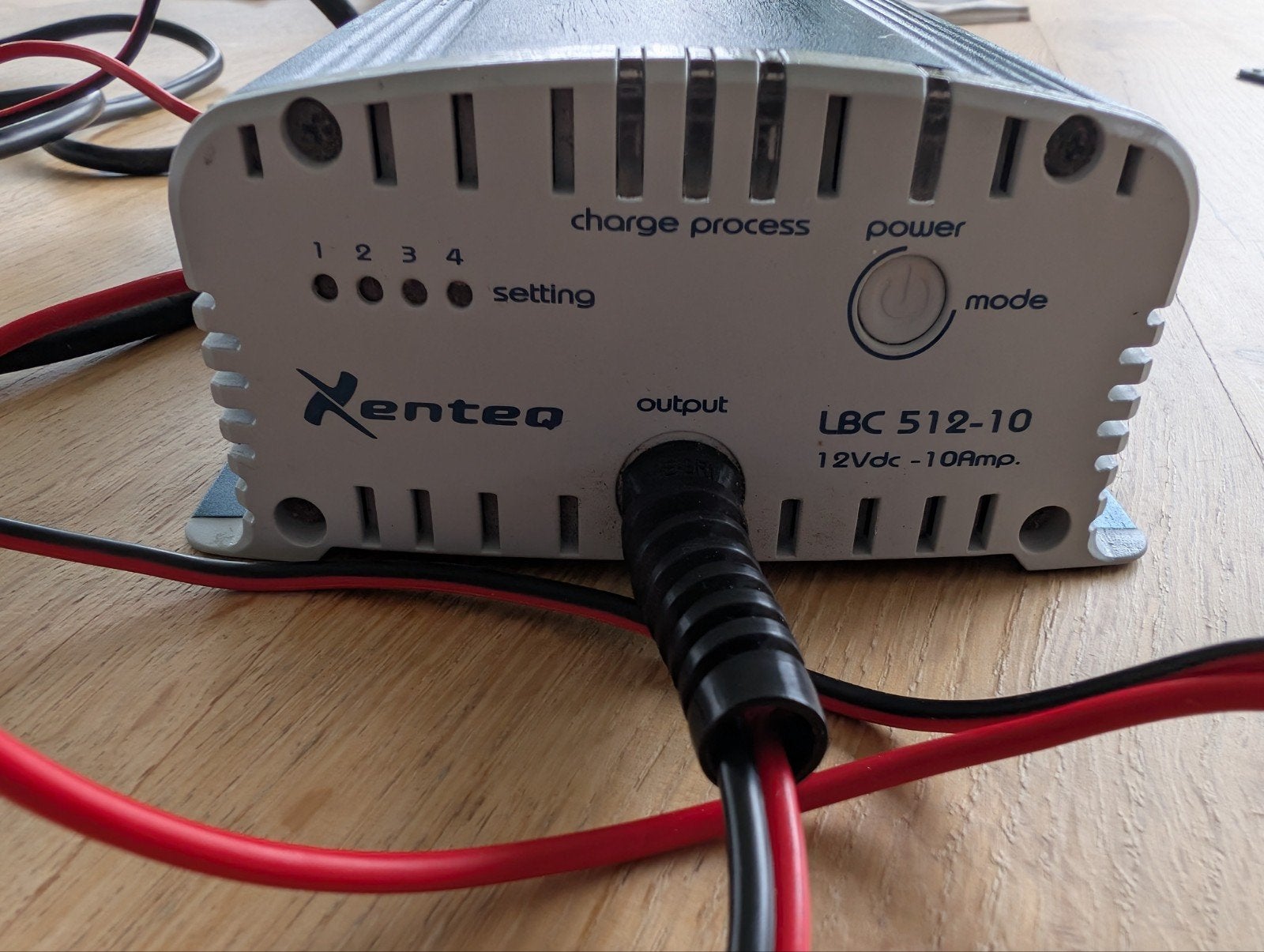 Xenteq LBC 512-10 Acculader 12Vdc - 10Amp, Ophalen of Verzenden, Gebruikt