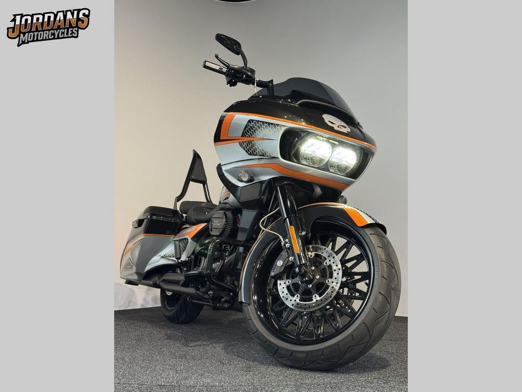 HARLEY-DAVIDSON ROAD GLIDE CVO 117 FLTRXSE BAGGER (bj 2019), 2 cilinders, HARLEY-DAVIDSON, Bedrijf, Onbekend