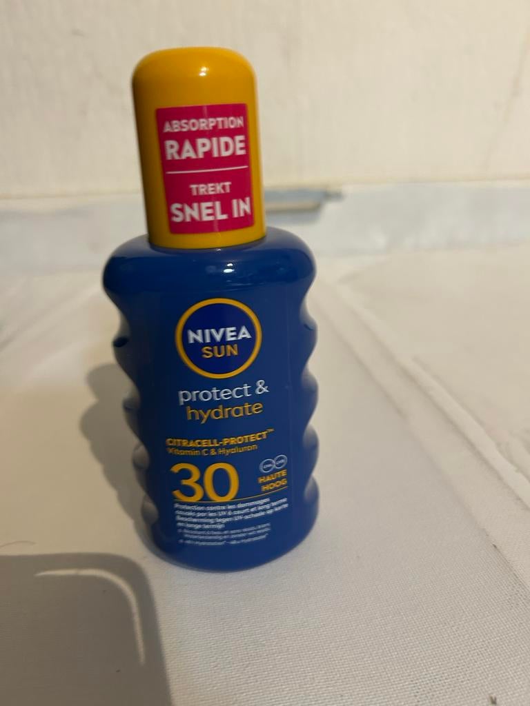 Nivea Sun Protect & Hydrate Zonnebrand SPF 30, Ophalen of Verzenden, Nieuw, Zonnebrand of After Sun