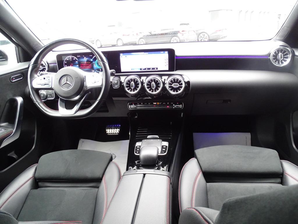 Mercedes-Benz A-klasse 220 Launch Edition Premium AMG NAVIGA, Gebruikt, Leder en Stof, Zwart, Origineel Nederlands