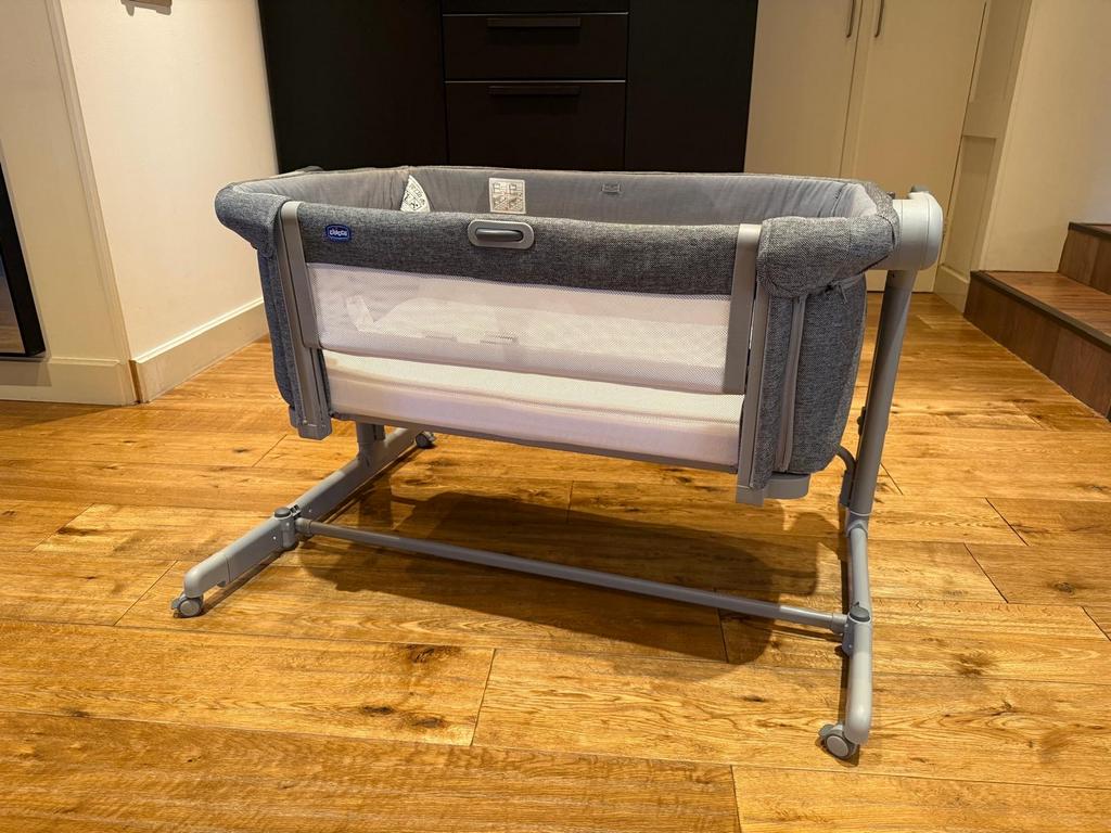 Chicco Next2Me Magic Evo Co-Sleeper Dark-Grey, Kinderen en Baby's, Babywiegjes en Ledikanten, Wieg, Ophalen of Verzenden