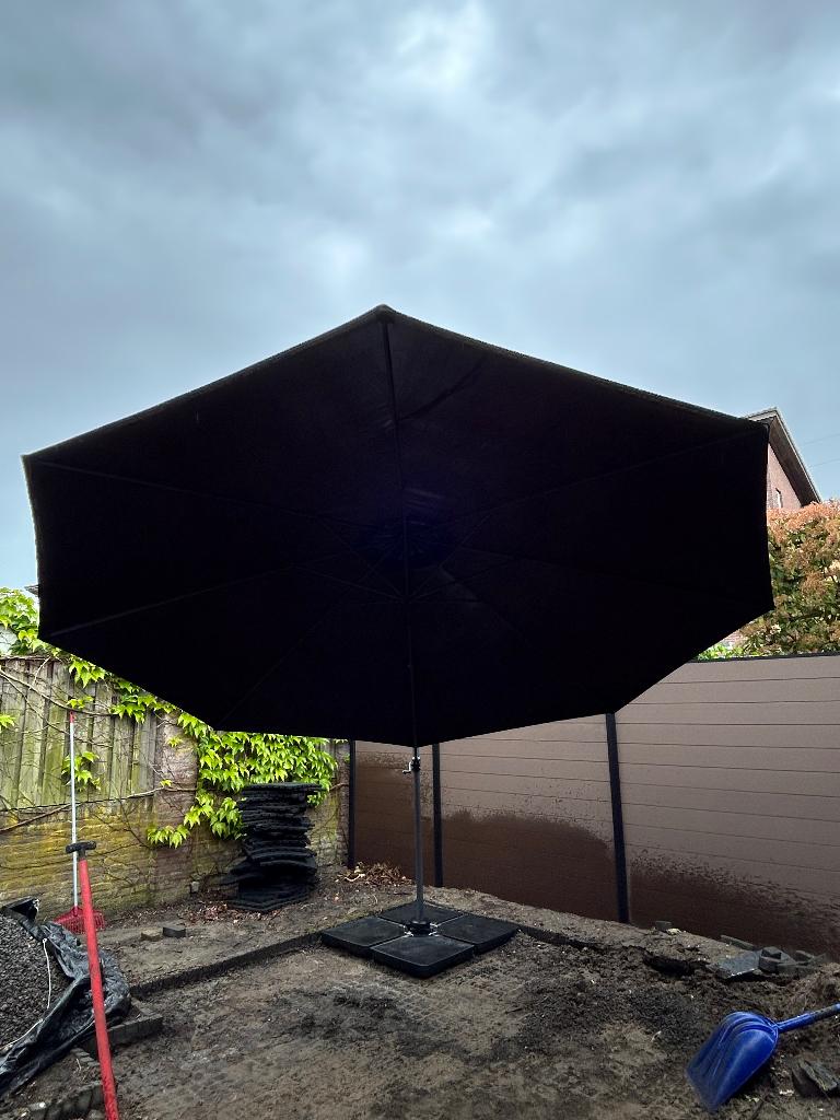 Zwarte kantelbare zweef parasol 3.50 m doorsnede, Tuin en Terras, Parasols, Ophalen, Verstelbaar, 3 tot 4 meter, Zweefparasol