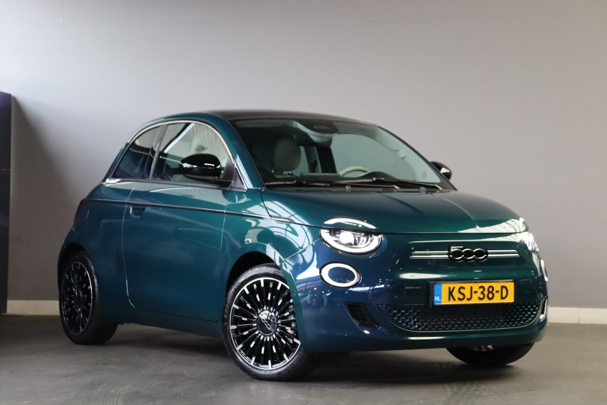 Fiat 500 La Prima 42 kWh / Panoramadak / Navi / Carplay / Ca, Auto's, 12 maanden, 118 pk, Origineel Nederlands, Nieuw