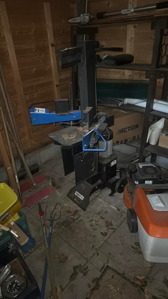 Te huur hout kloof machine 8ton 230V, Ophalen, Zo goed als nieuw, Staand