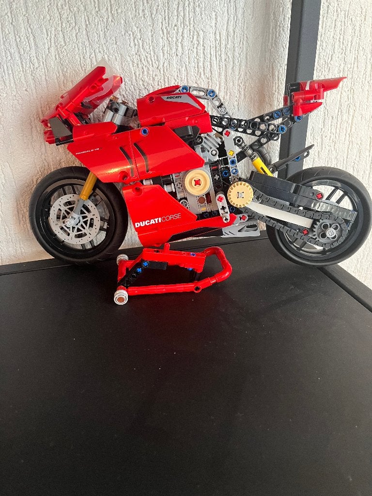 Foto 11 van Diverse bouwmodellen (o.a. LEGO) - Gebouwd